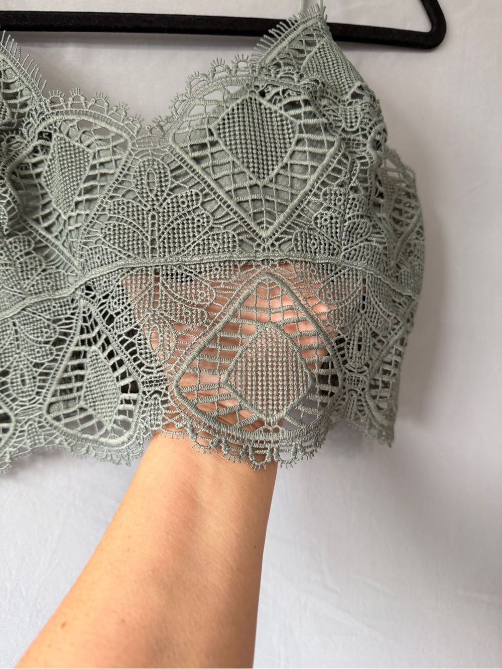 Wishlist Womens Boho Lace Crochet Cropped Cami Top Size L Sage Green Festival - Picture 4 of 8